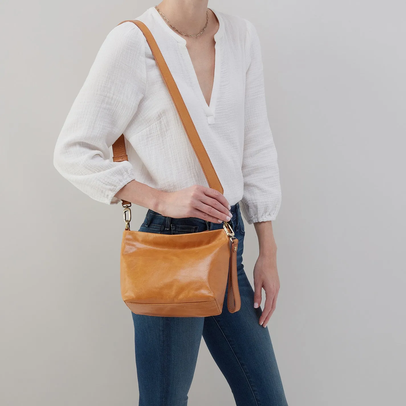 Ashe Crossbody In Polished Leather - Natural