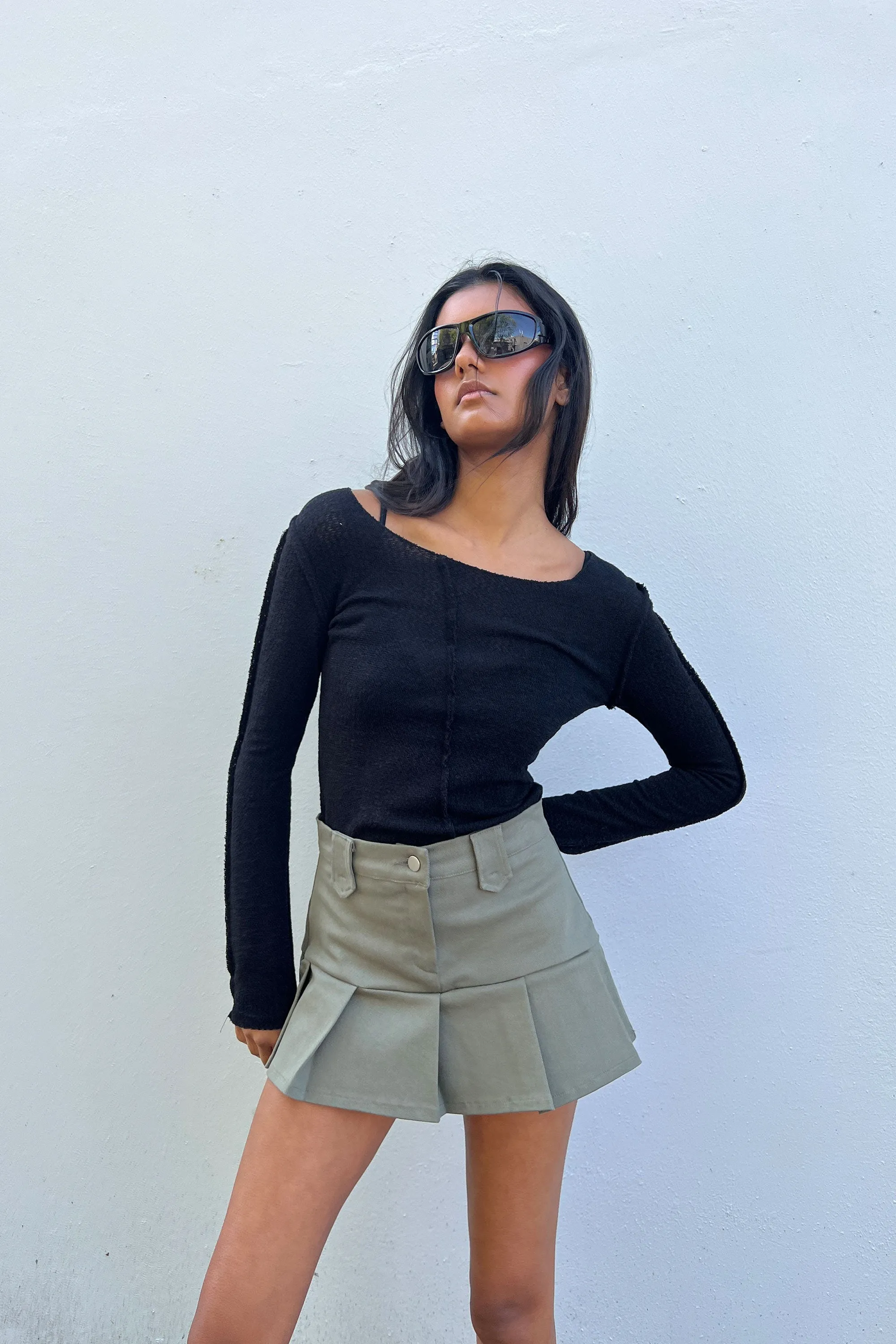 LOW-RISE PLEATED MINI SKIRT