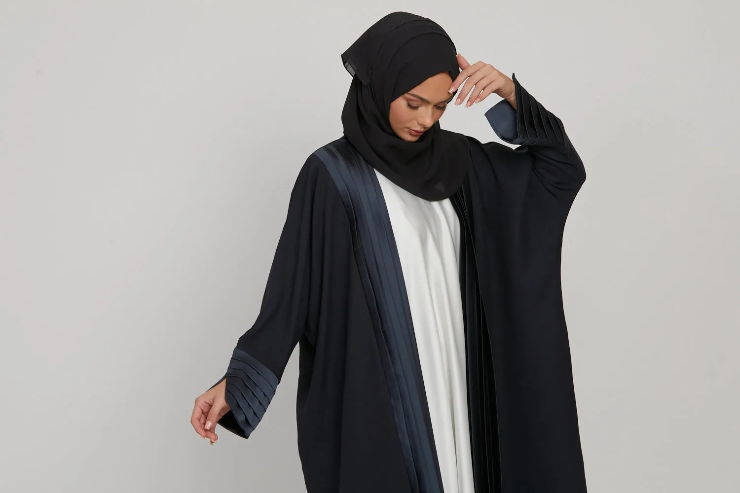 Luxury Urban Chic Open Abaya With Pleated Detailing